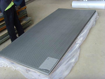 China Non Slip Decorative Punched Hole Metal Sheet , Perforated Mesh Panels supplier