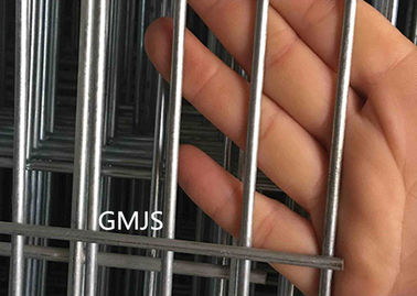 China 2.0-4.0mm Galvanized Welded Wire Fence Panels For Small Pets Cage supplier