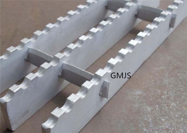 China Non Slip Stainless Steel Plate / Non Slip Steel Grating Nature Anodized Surface Treatment supplier