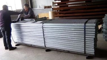 Light Weight Anti Skid Metal Plate / Anti Slip Metal Stair Treads Low Maintenance supplier